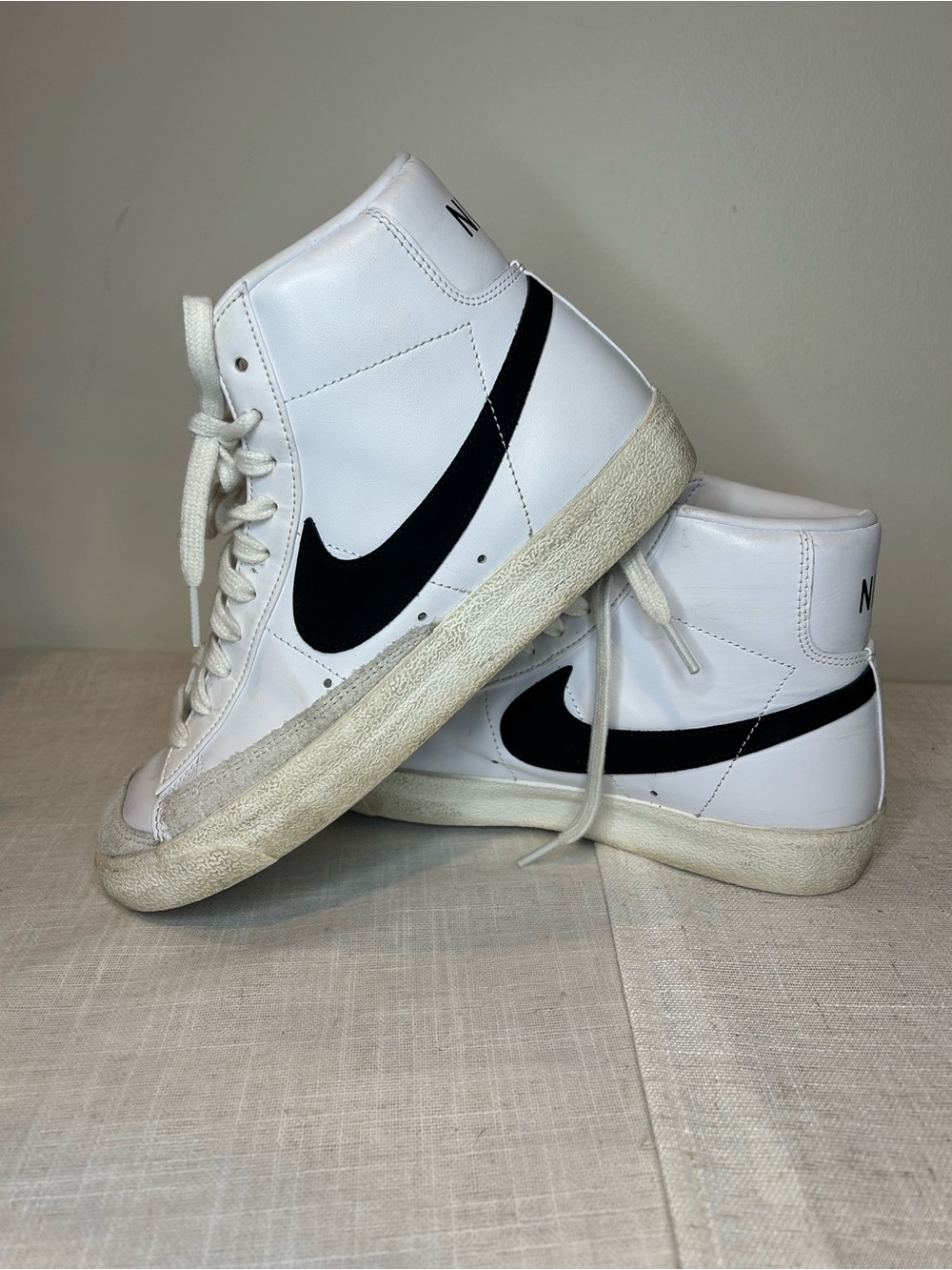 Nike blazers White High-Top Sneakers with Black Swoosh